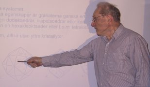 Frej Sandstr&ouml;m visar ytformer